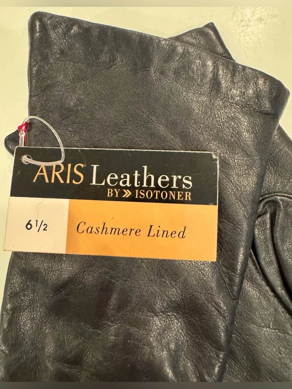 Women’s Isotoner ARIS Leathers Cashmere Lined Black Leather Gloves - NWT
